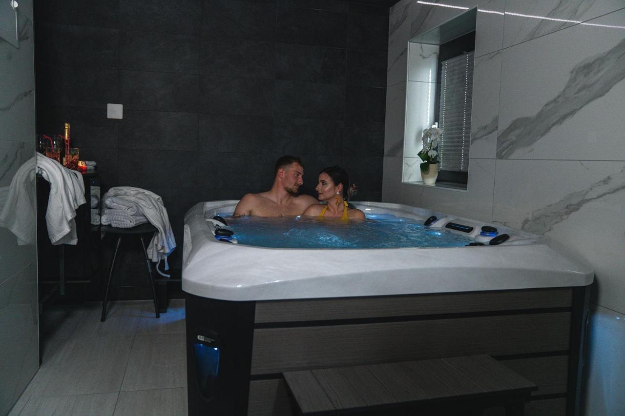 B&B La Siesta Markovci Exteriör bild