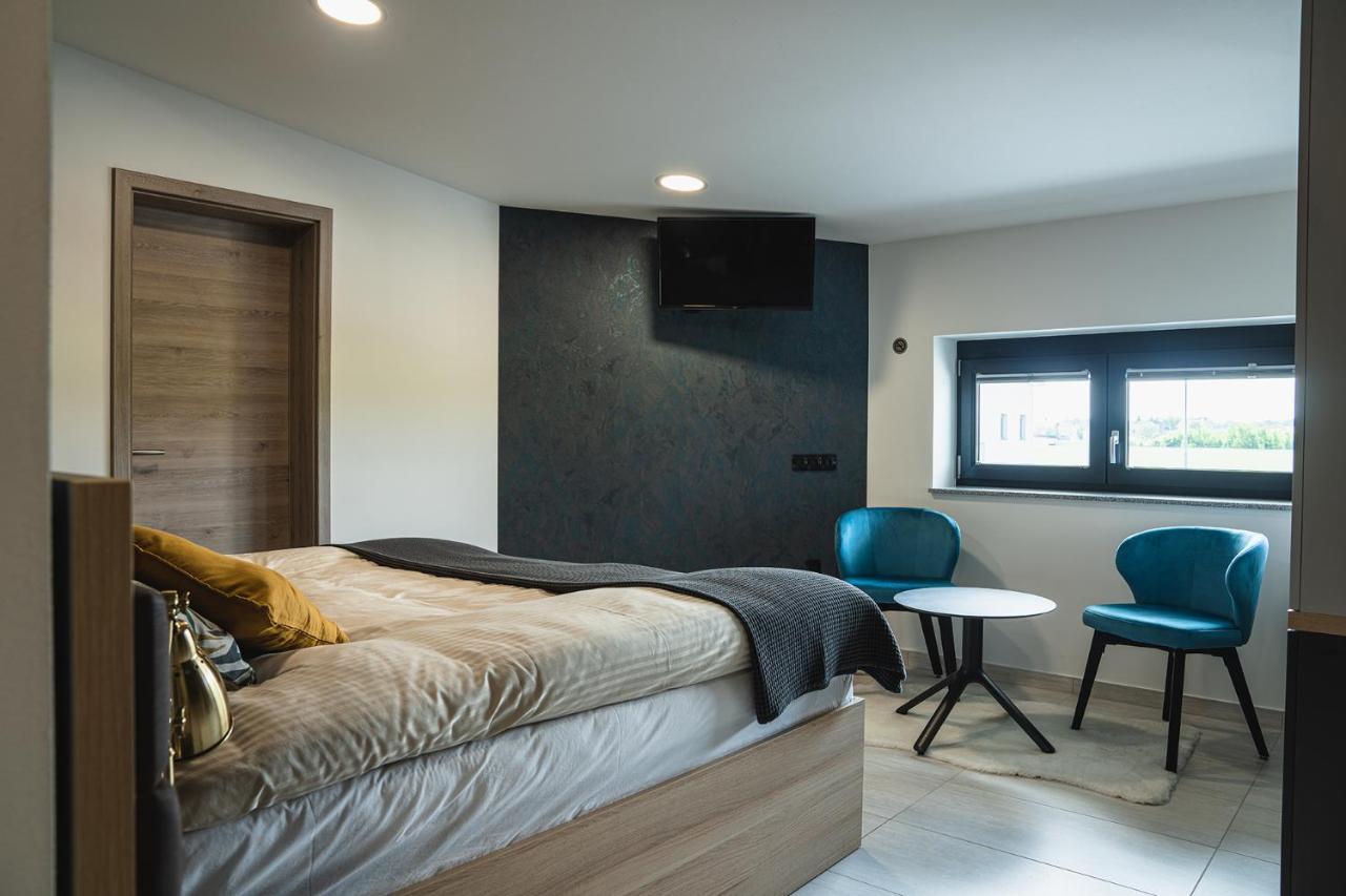 B&B La Siesta Markovci Exteriör bild